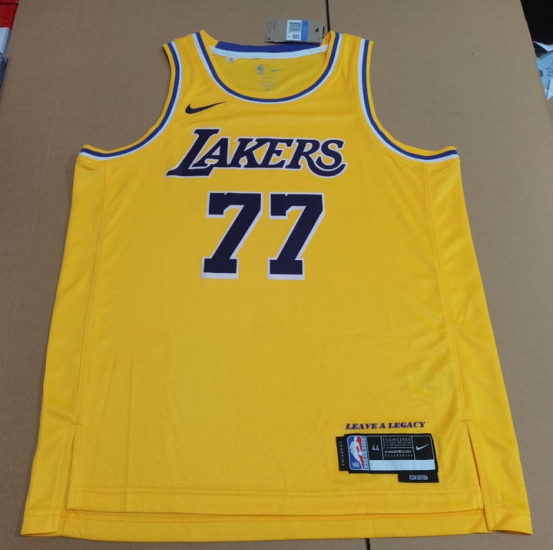 Maillot jaune 77 Doncic Lakers - Cliquez sur l'image pour la fermer